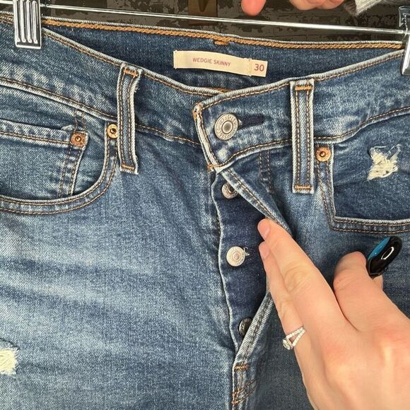 Levi’s | women denim wedgie skinny distressed button fly jeans - Picture 4 of 11